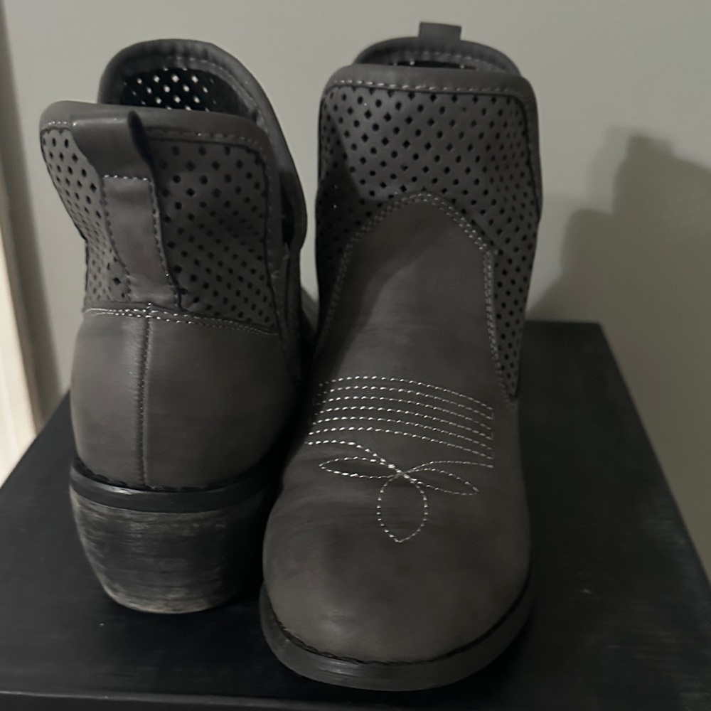Pierre Dumas Dark Gray Ankle Booties